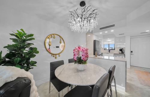 Mid Island Condo | SEASIDE 302. Solmate is a luxurious BEACHFRONT 2BR/2BA Condo in FMB