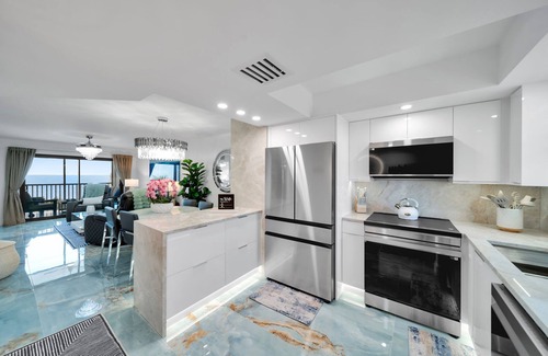 Mid Island Condo | SEASIDE 408. Sea La Vie is a luxurious BEACHFRONT 2BR/2BA Condo in FMB