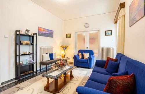 Avia Apartment | Seaside Family Haven - Avia's Spacious Getaway