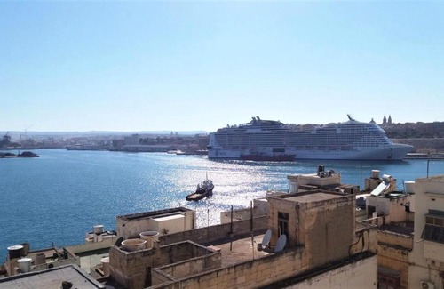 Senglea House | Seaside Home Harbour View