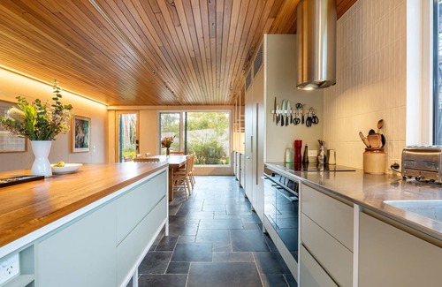 Somers House | Seasom with pool and spa in beautiful Somers