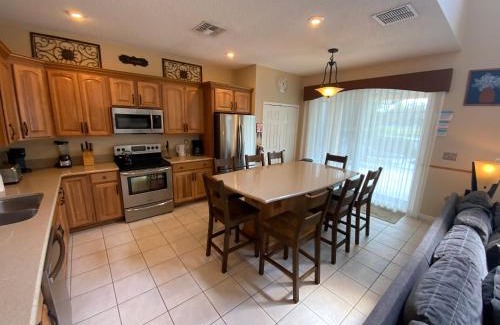 Seasons House | Seasons Villa 6 bedrooms, 4 masters and water view