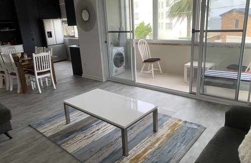 Cronulla Apartment | Seaview apartment directly across from the beach