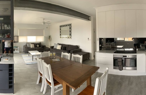 Cronulla Apartment | Seaview apartment directly across from the beach