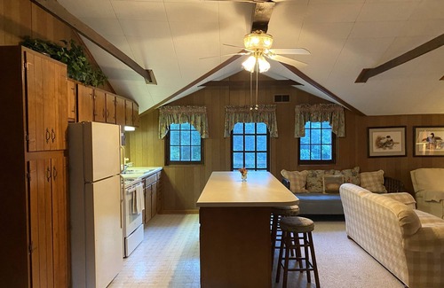 Morgantown House | Secluded carriage house on an estate close to downtown