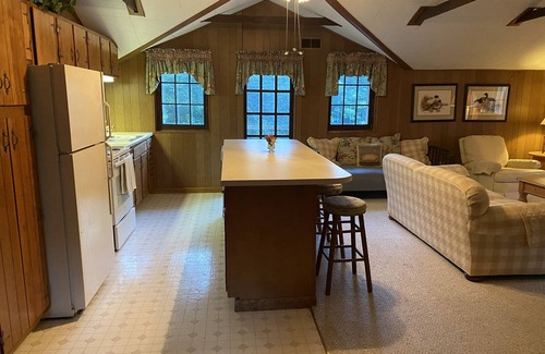 Morgantown House | Secluded carriage house on an estate close to downtown