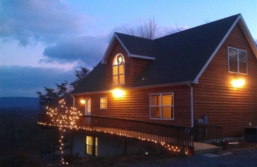 Berkeley Springs Ski Chalet | Secluded, Convenient, Hot tub, WiFi, Near Cacapon State Park