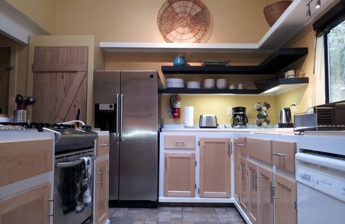 Mariposa House | Secluded getaway in the Oaks and Pines with meandering Deer