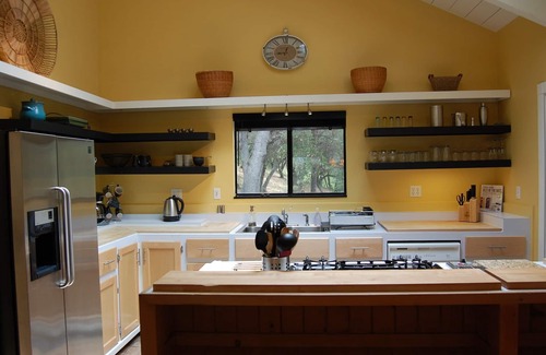 Mariposa House | Secluded getaway in the Oaks and Pines with meandering Deer