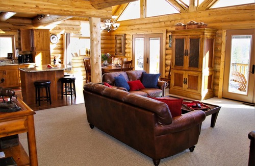 Grand Lake Cabin | Secluded Log Cabin-Lake Mtn Views 7acres Hot Tub by RMNP ping pong, shuffleboard