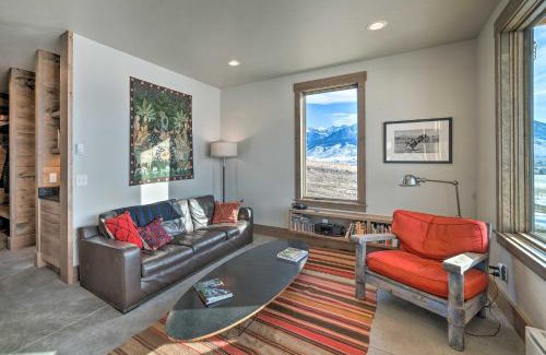 Livingston House | Secluded Paradise Valley Retreat with Stunning Views