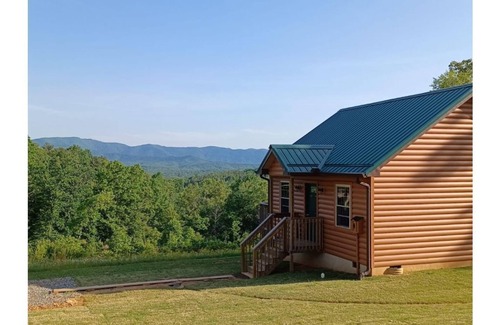 Smith River Cabin | Secluded Romantic Escape near Fairy Stone State Park, Virginia