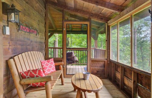Gatlinburg - Pigeon Forge House | Secluded Sevierville Cabin with Hot Tub!