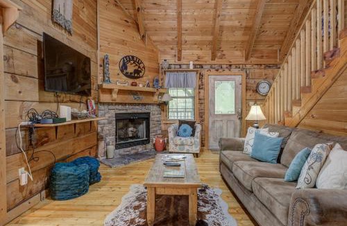 Gatlinburg - Pigeon Forge House | Secluded Sevierville Cabin with Hot Tub!