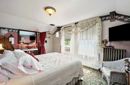 Cheboygan Bed & Breakfast | Secrets on Main Bed & Breakfast