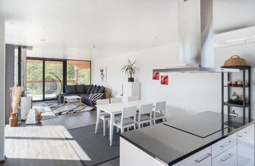 Taivassalo Villa | Seija's Modern Secluded Villa with Jacuzzi & Sauna