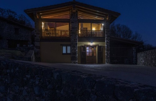 Santa Pau Cottage | Self catering Mas Palleu for 7 people