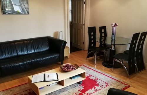 Vincent Square Apartment | Self Contained Luxury Apartment for 4 People - Double Bed and King Sofa Bed