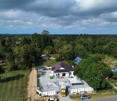 Kampung Gong Lilit House | Senja Homestay besut POOL