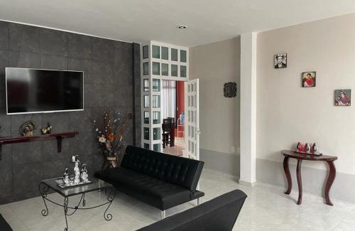 Tehuacan House | Sensity Home Preciosa y espaciosa casa todos los servicios 5 min del CIS