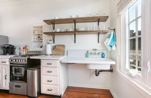 Audubon House | Separate-Entrance Exclusive Use Guest Suite-steps to Magazine St. & St. Charles