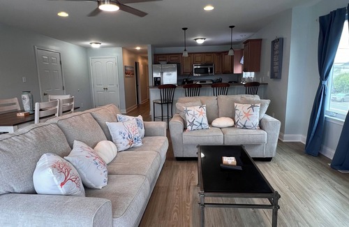 North Wildwood Condo | September dates 4Bd 3Bath, two-level condo Sleeps 14 dog friendly