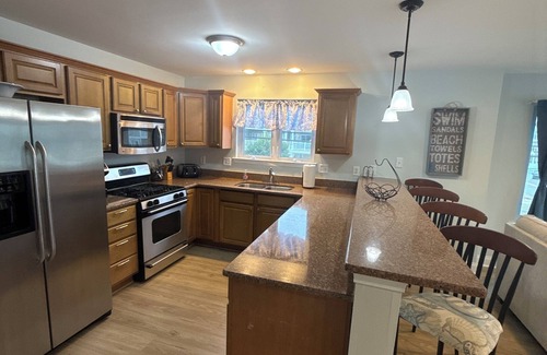 North Wildwood Condo | September dates 4Bd 3Bath, two-level condo Sleeps 14 dog friendly