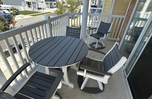 North Wildwood Condo | September dates 4Bd 3Bath, two-level condo Sleeps 14 dog friendly