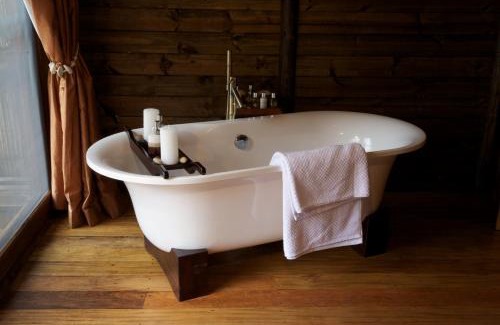 Selous Game Reserve Cabin | Serena Mivumo River Lodge
