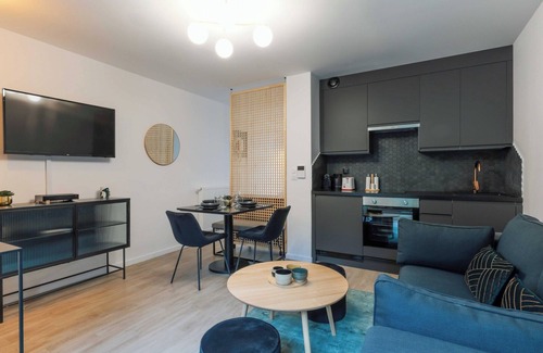 Montreuil Apartment | Serene break with terrace on the outskirts of Paris