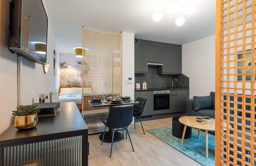 Montreuil Apartment | Serene break with terrace on the outskirts of Paris