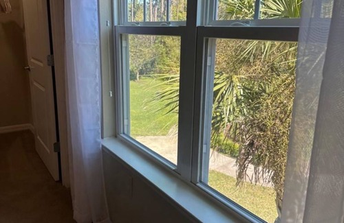 Northside Apartment | Serene Comfort - Near Airport & River City MP