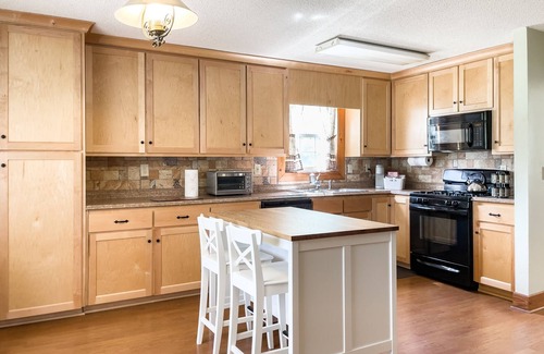 Ono Island Cottage | Serene cottage on 3 acres w pond. 10mins to Perdido Key beaches- no hidden fees.