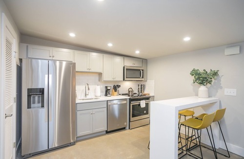 McFerrin Park House | Serene Guest House - Foodie Oasis - Walk to Folk, Audrey, Red-Headed Stranger!