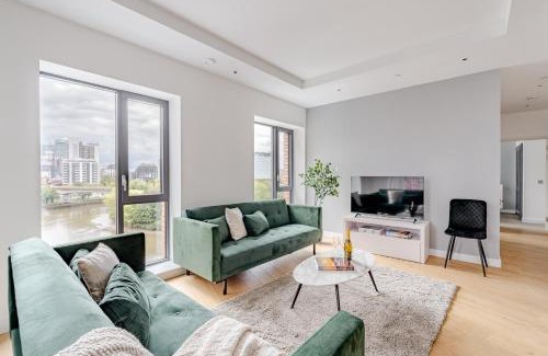 Docklands Apartment | Serene Island Haven - Spacious, Scenic & Well-Located