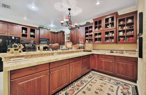 Umatilla House | Serene Lakefront Retreat - Spacious and Cozy Chateau with Country Flair!