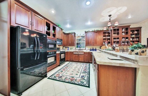 Umatilla House | Serene Lakefront Retreat - Spacious and Cozy Chateau with Country Flair!