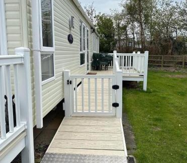 Prestonpans Resort | Seton Sands Holiday Village 2 Bedroom En-Suite Caravan with Bath