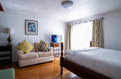 Warwick House | Seven Arches in Warwick, Bermuda