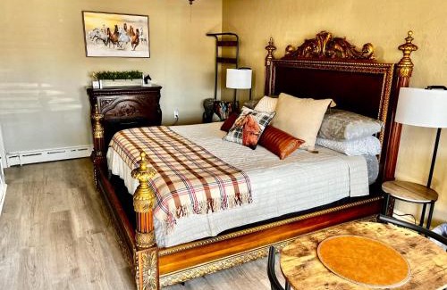 Historic Downtown Hotel | Shamrock Cove Inn