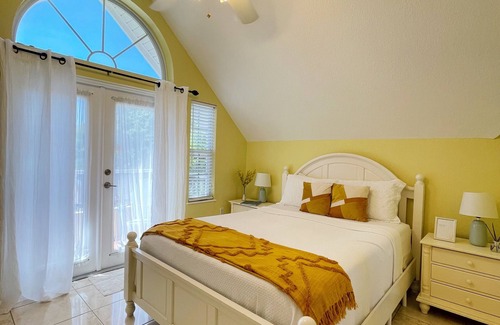 West Bay Hotel | Shangri-La Boutique Bed & Breakfast