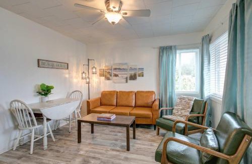Grayland House | Shell Collector Cottage 2-Bed by the Sea w fireplace