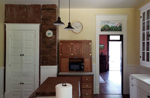 Edinburg House | Shenandoah Sweet - Enjoy Spring blossoms in the Valley!