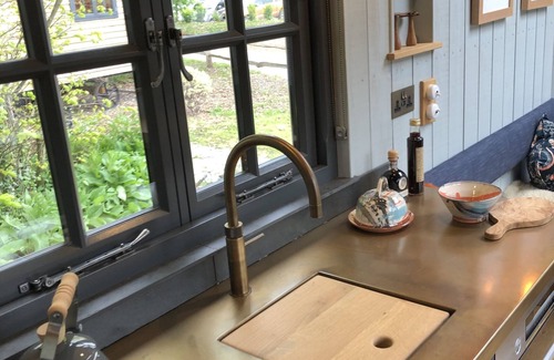 Brimpsfield Apartment | Shepherd Huts a the Butcher’s Arms Sheepscombe