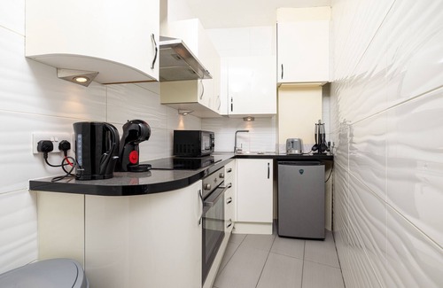 Shepherd's Bush Apartment | Shepherd's Bush 1 renovated apartment for 4 people