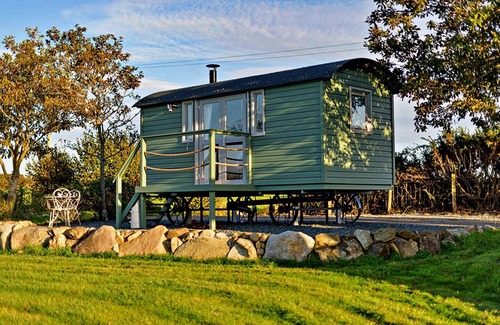 Rhyd-y-clafdy Ski Chalet | Shepherd's Hut on Llŷn Peninsula near Snowdonia