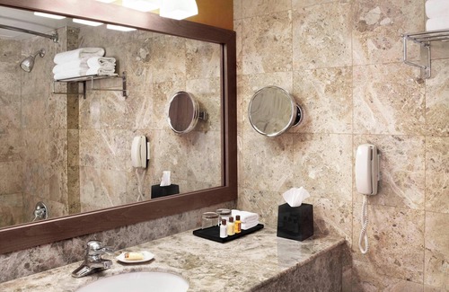 Laval Hotel | Sheraton Laval Hotel