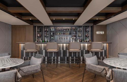 Ermita Night District Hotel | Sheraton Manila Bay