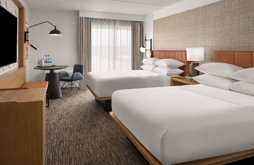 Brookfield Hotel | Sheraton Milwaukee Brookfield Hotel