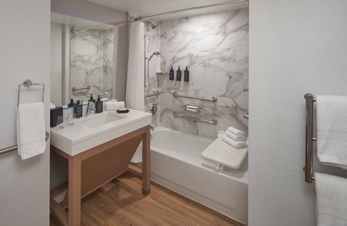 South Shore Hotel | Sheraton Pittsburgh Hotel at Station Square